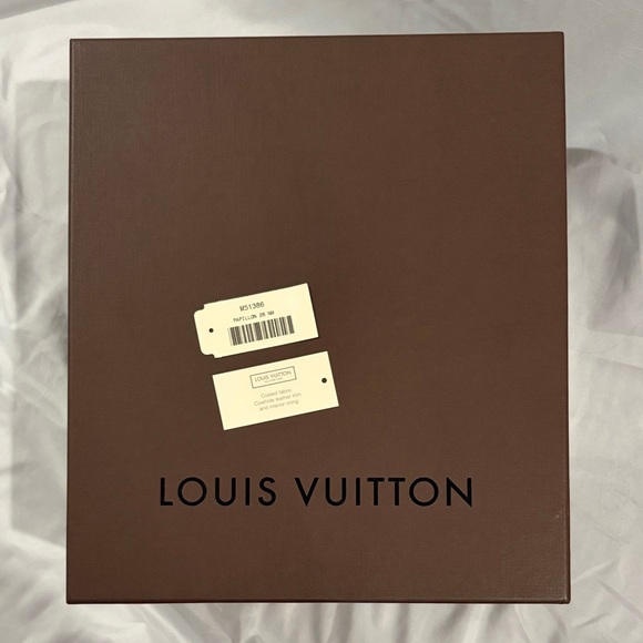 AUTHENTIC Louis Vuitton Classic Monogram Papillon 26 - Picture 4 of 16